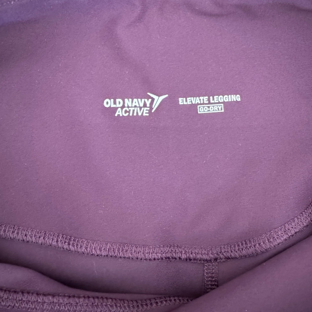 Old Navy | High Waisted Elevate 7/8 Leggings, Size L - Picture 4 of 7